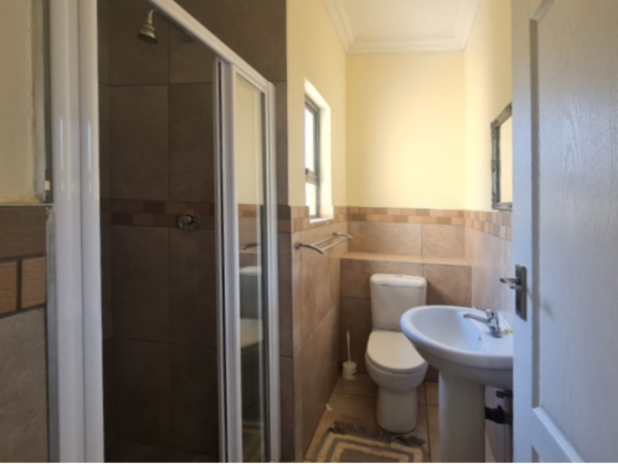 To Let 4 Bedroom Property for Rent in Melodie North West